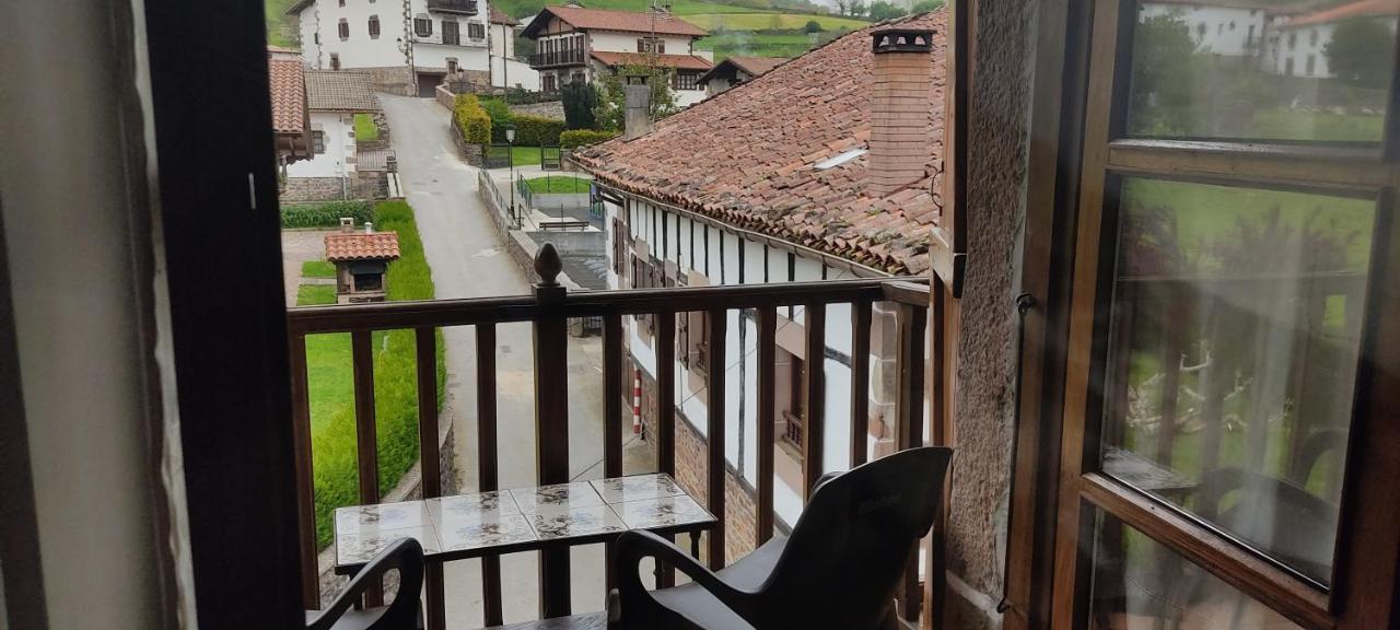 Ituren Hostal Mendaurpe מראה חיצוני תמונה